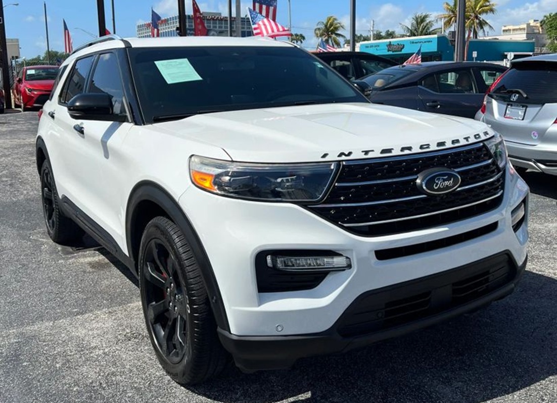 2020 Ford Explorer: Una de las mejores opciones en la comparativa SUV usada vs nueva. Disponible ahora en Machado Auto Sales, Miami.