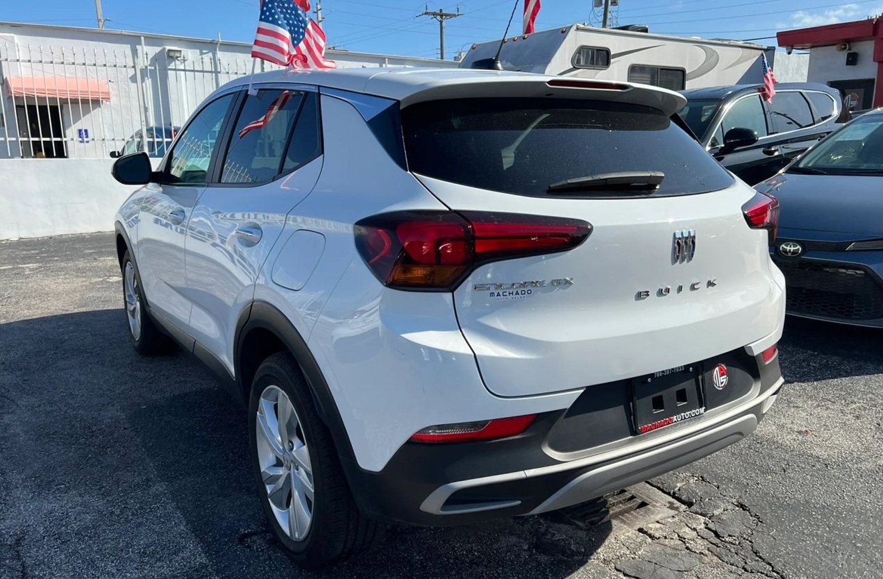Buick Encore GX 2024 en Miami: SUV de lujo compacta, motores turbo, 30 MPG y financiamiento flexible en Machado Auto Sales.