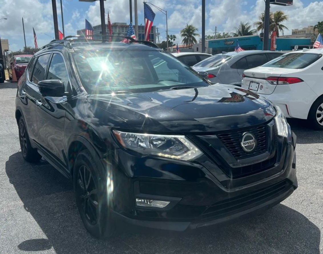 2018 Nissan Rogue: Uno de los mejores carros Nissan Usados en Miami 2026. Disponible ahora en Machado Auto Sales.